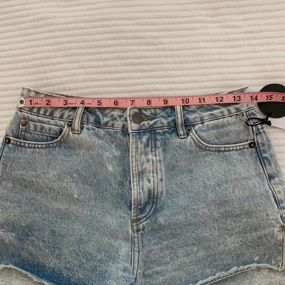 Amuse Society Shoreline Denim Shorts - Size 25 - Picture 6 of 8